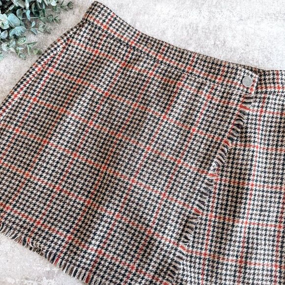 Urban Outfitters Dresses & Skirts - Urban Outfitters Brown/Black Houndstooth Mini Scarf Skirt Size Medium